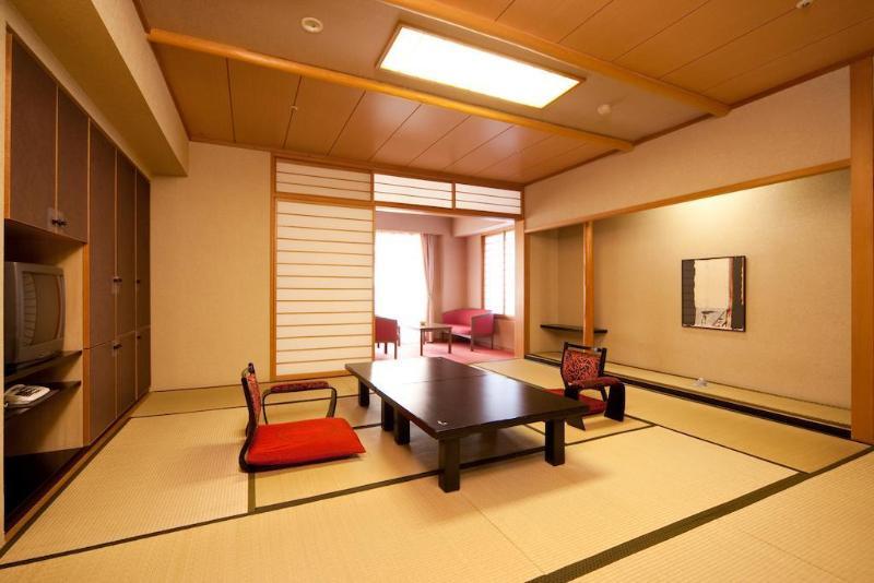 ラヴィエ川良 旅館 4*